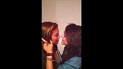 Reverend recommendet girls kissing eachother