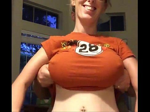 Boobs falling of big shirt out 