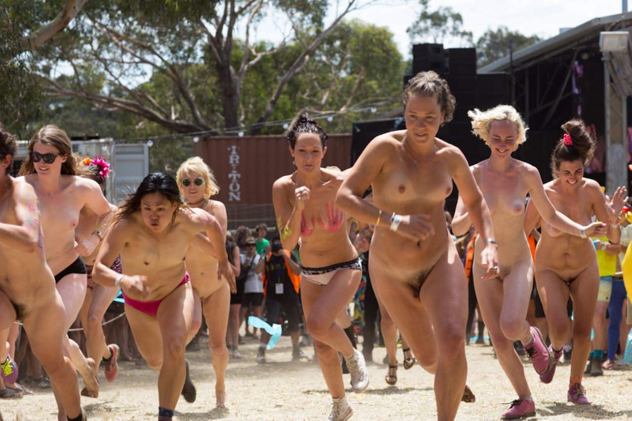 Aussie girls nude public