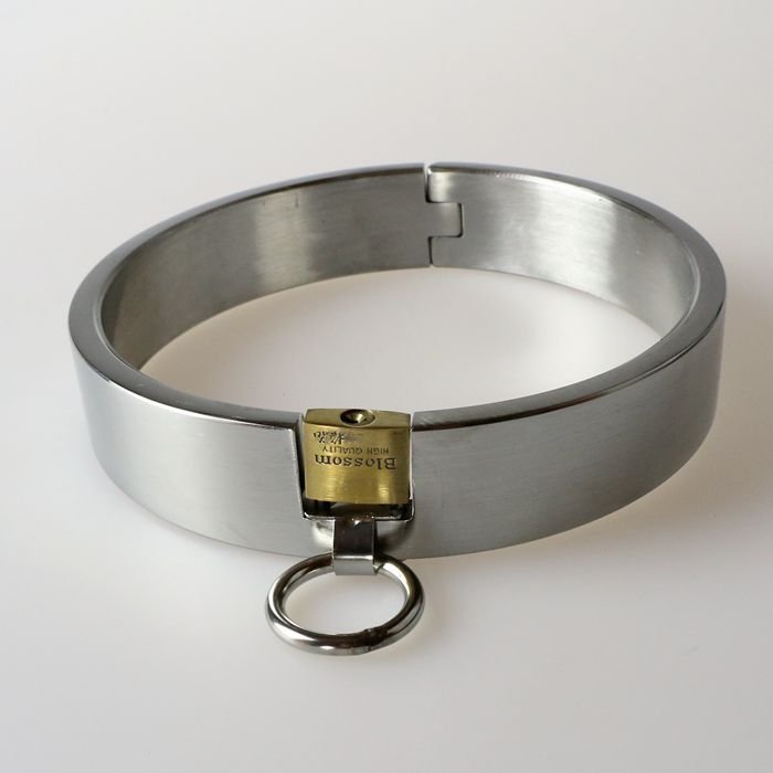 Locking steel bondage collar