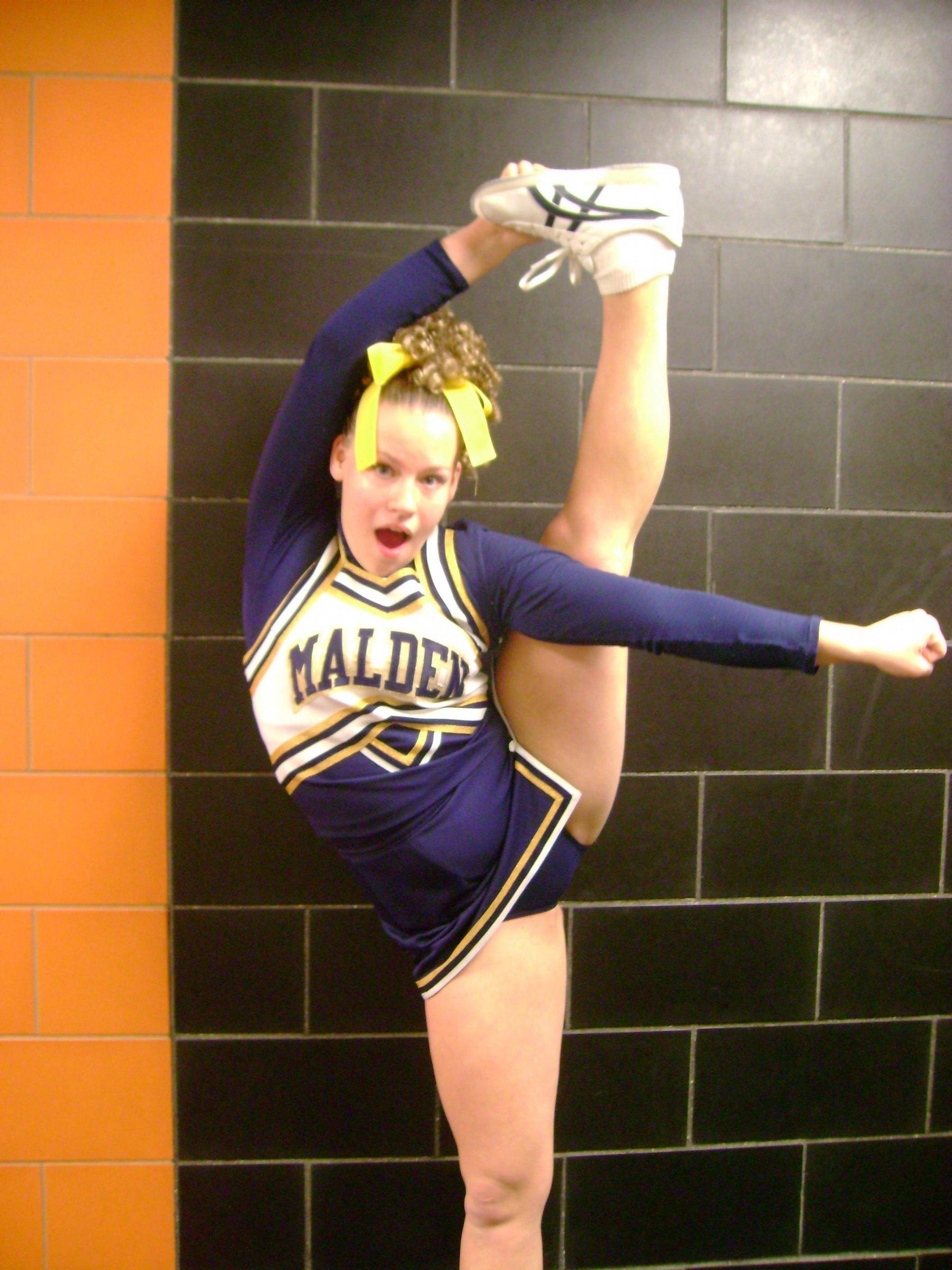 Teen cheerleader upskirt pics